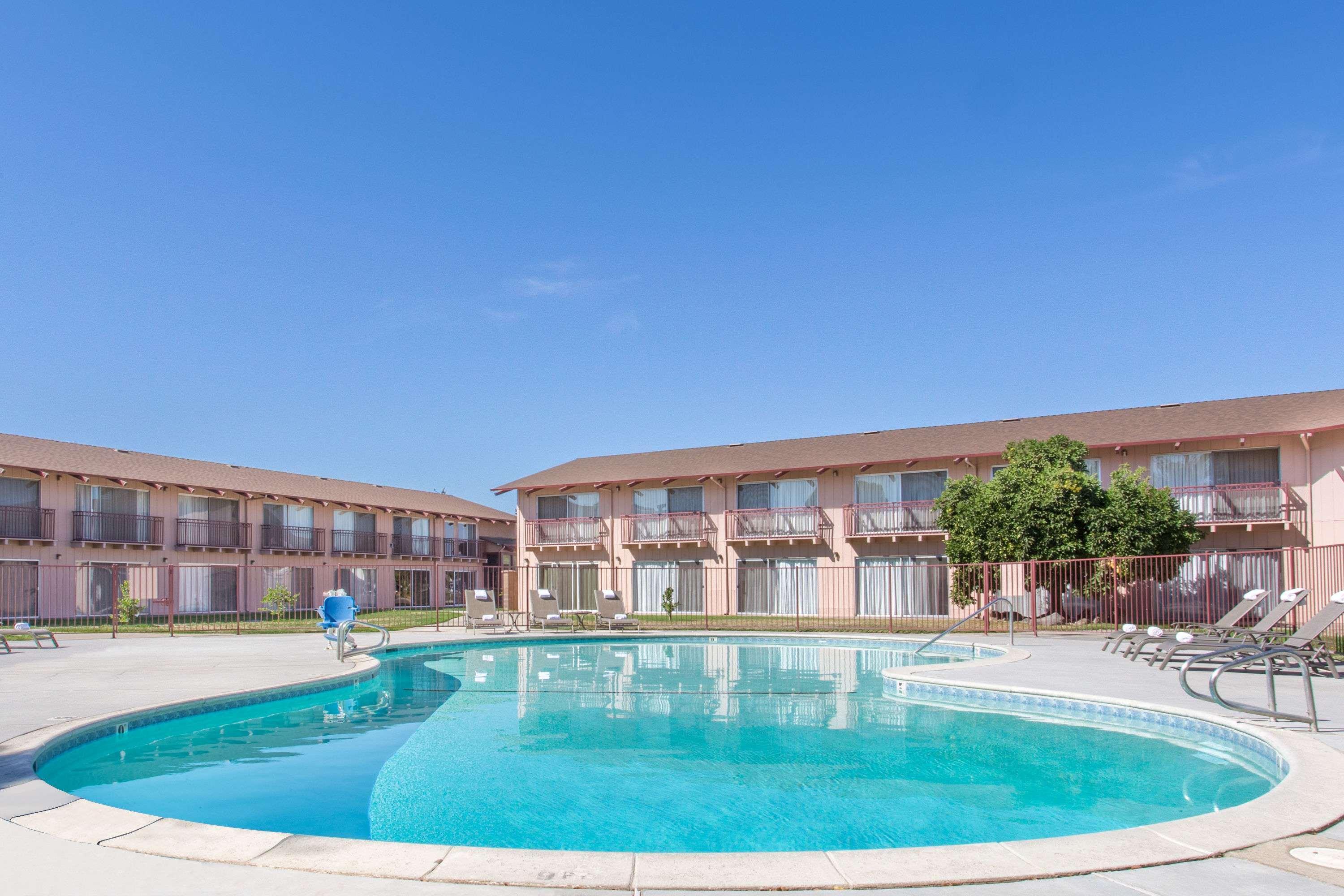 Days Inn By Wyndham Modesto Exterior photo