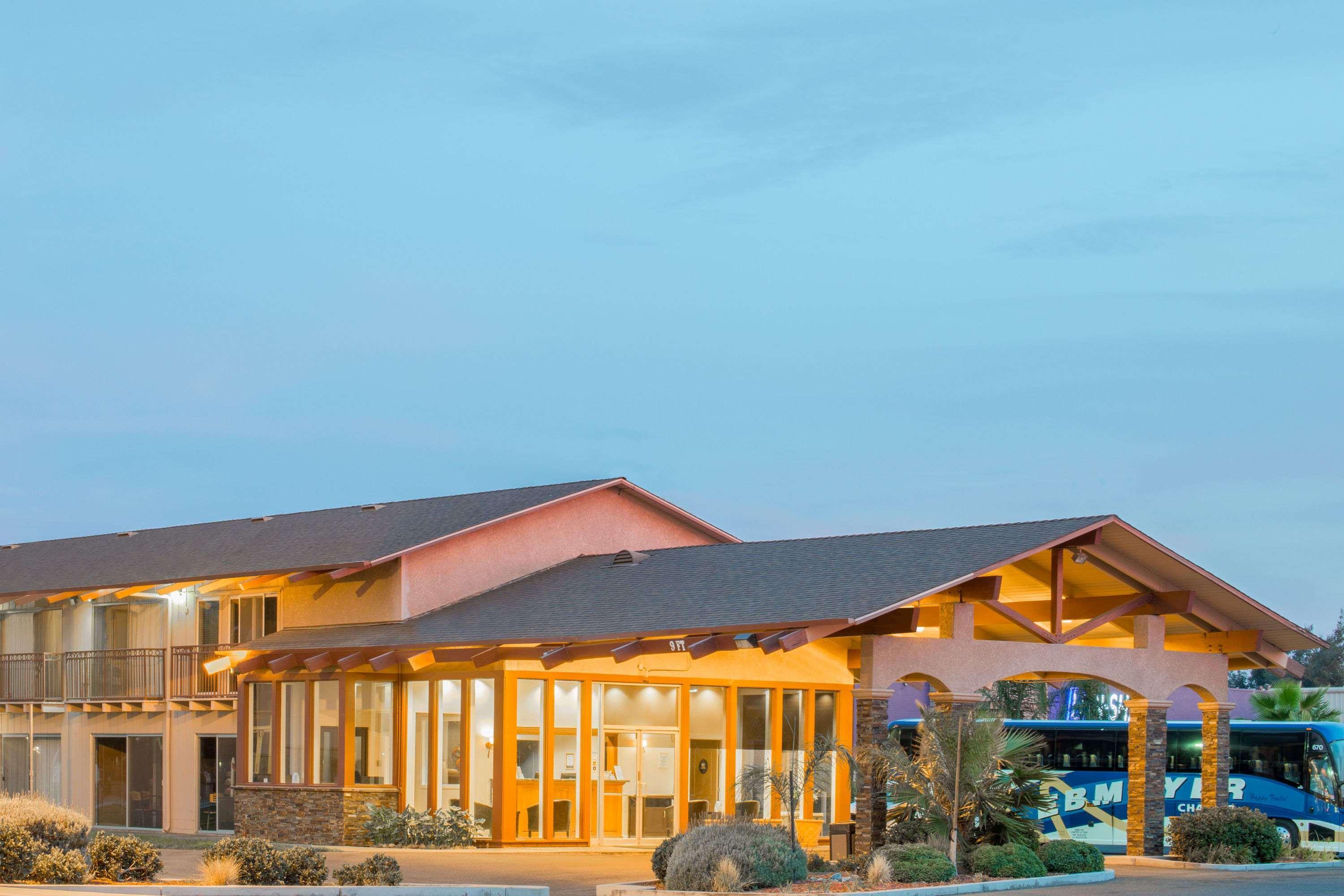Days Inn By Wyndham Modesto Exterior photo
