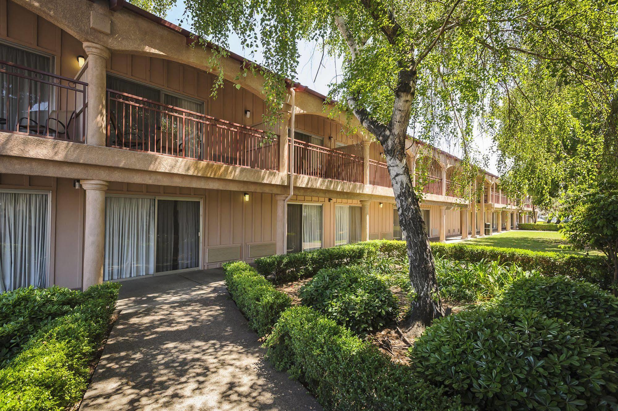 Days Inn By Wyndham Modesto Exterior photo